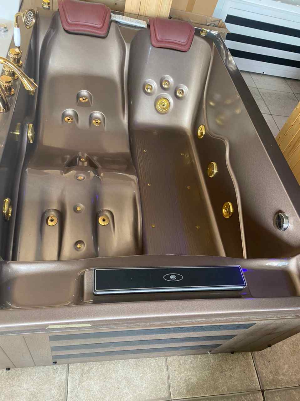 Executive Jacuzzi with TV